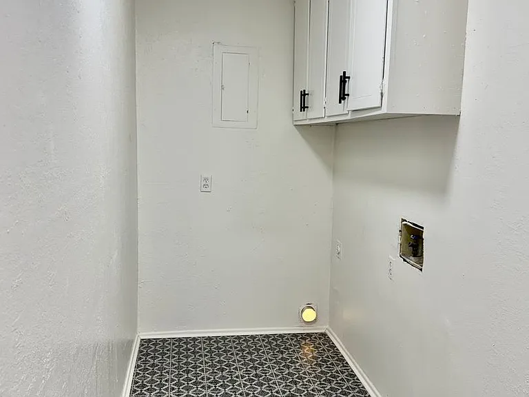 4615 Grinnell St #106 — Photo 9