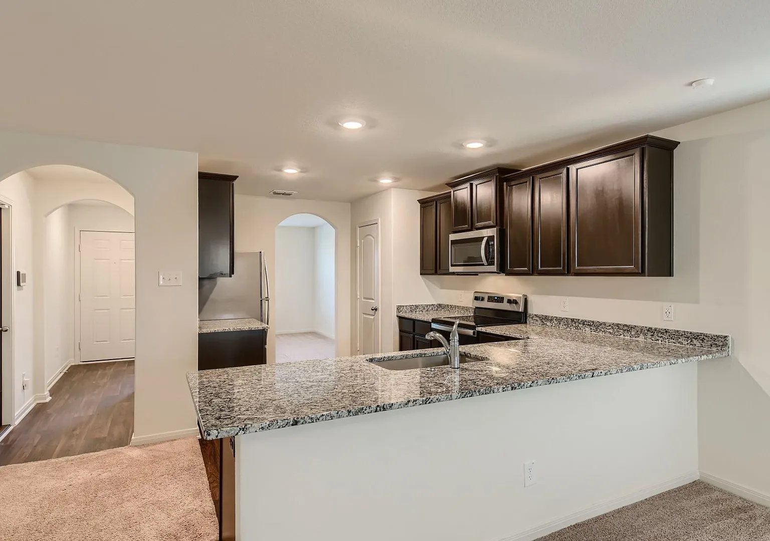 3 bedroom for rent on the far West Side! — Photo 4