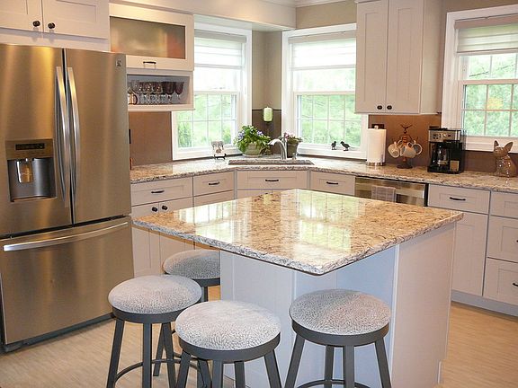 Kitchen with center island