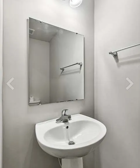 219 Nottingham Ln — Photo 13