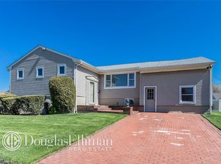 92 Sunnyfield Ln, Valley Stream, NY 11581