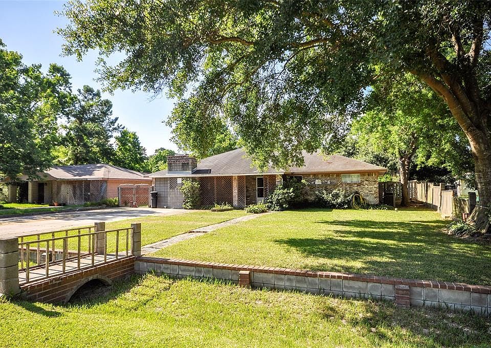 1st image of 22899 Woodland Dr