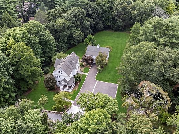 3rd image of 302 Concord Rd