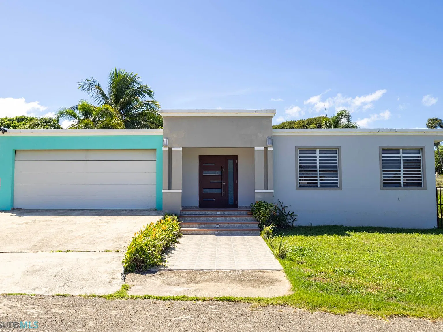 4 bed, 2.0 bath, 1750 sqft, $2,900 — Photo 1