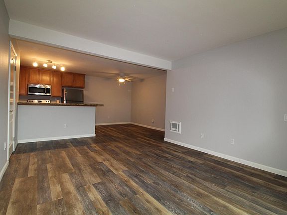 3rd image of 3454 Castle Glen Dr Unit 112