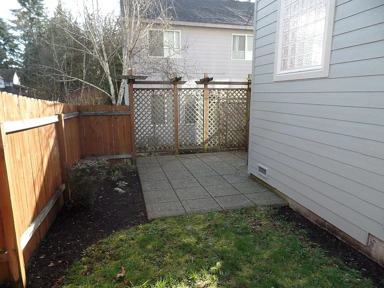 2331 NE 149th St — Photo 15