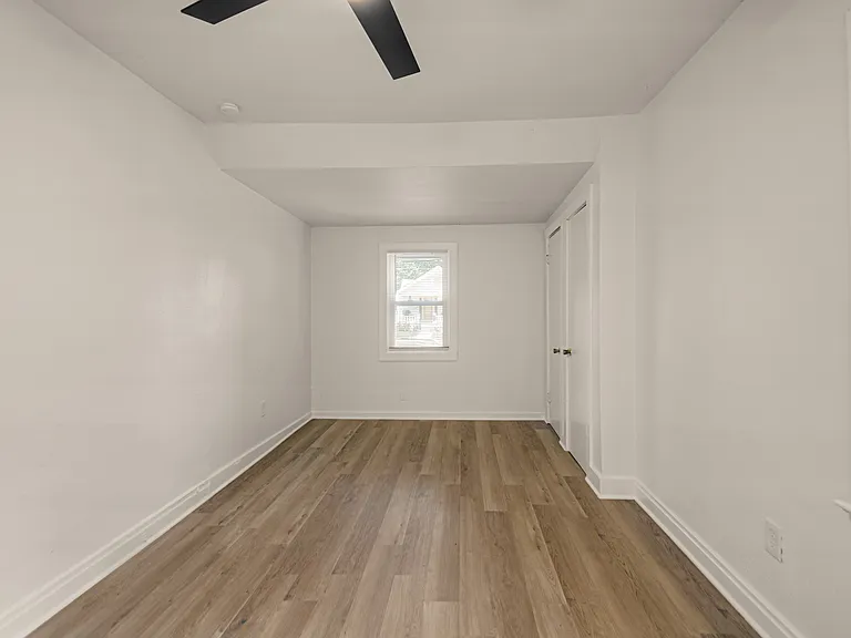 815 W 77th St — Photo 21