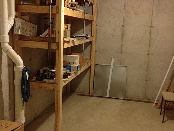 117 sq ft w shelves