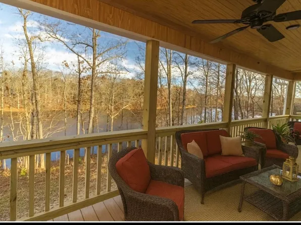 1130 Twin View Cir, Selmer, TN 38375