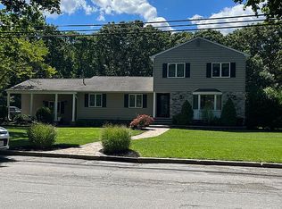 27 Northfield Dr, Ronkonkoma, NY 11779
