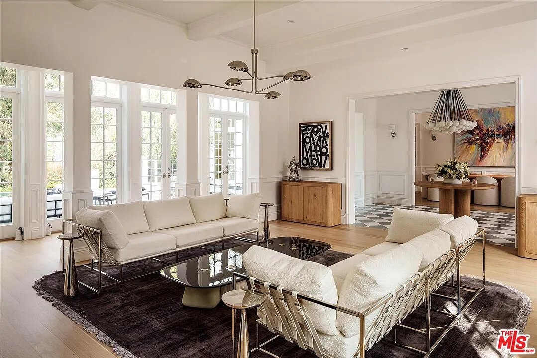 6 bed, 7.5 bath, 7000 sqft, $75,000 — Photo 4