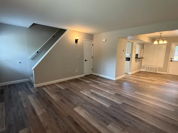 460 N Garrett St APT A, Siloam Springs, AR 72761