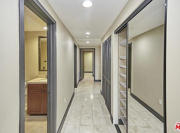 4th image of 155 N Hamilton Dr