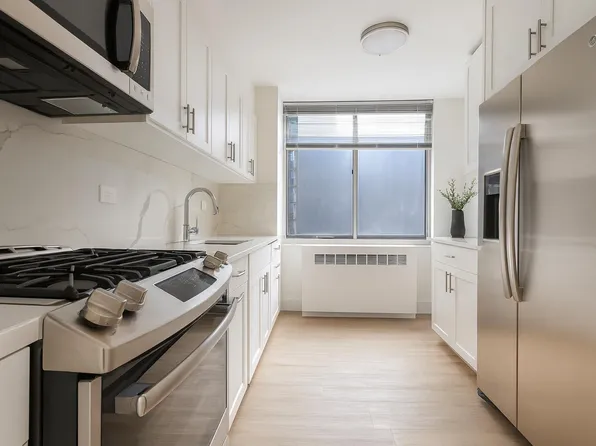 1735 York Avenue image 3 of 21