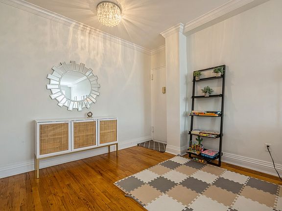 4th image of 111 7th St APT 306