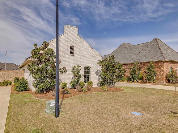 3rd image of 108 Vieux Carre Pl