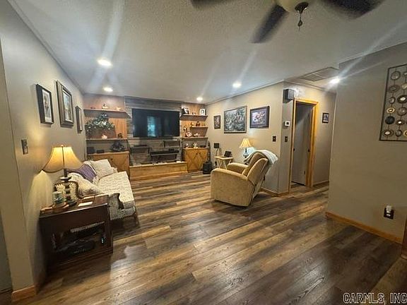 4th image of 2417 Owen St