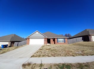 2000 Ridge St, Gentry, AR 72734