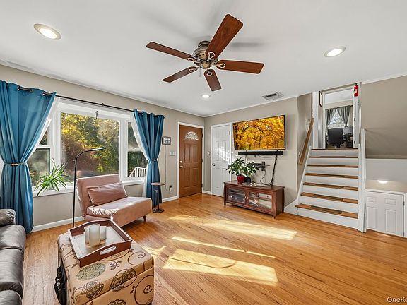 4th image of 12 Barnett Road W