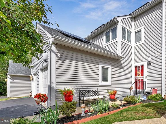3rd image of 4506 Four Seasons Pl