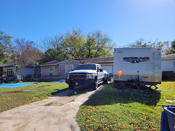 2nd image of 1525 1st Ave N