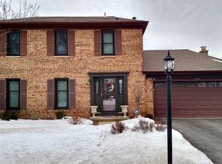 870 Brandywine Dr, Roselle, IL 60172