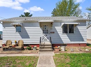 903 NE Park Ave, Independence, IA 50644