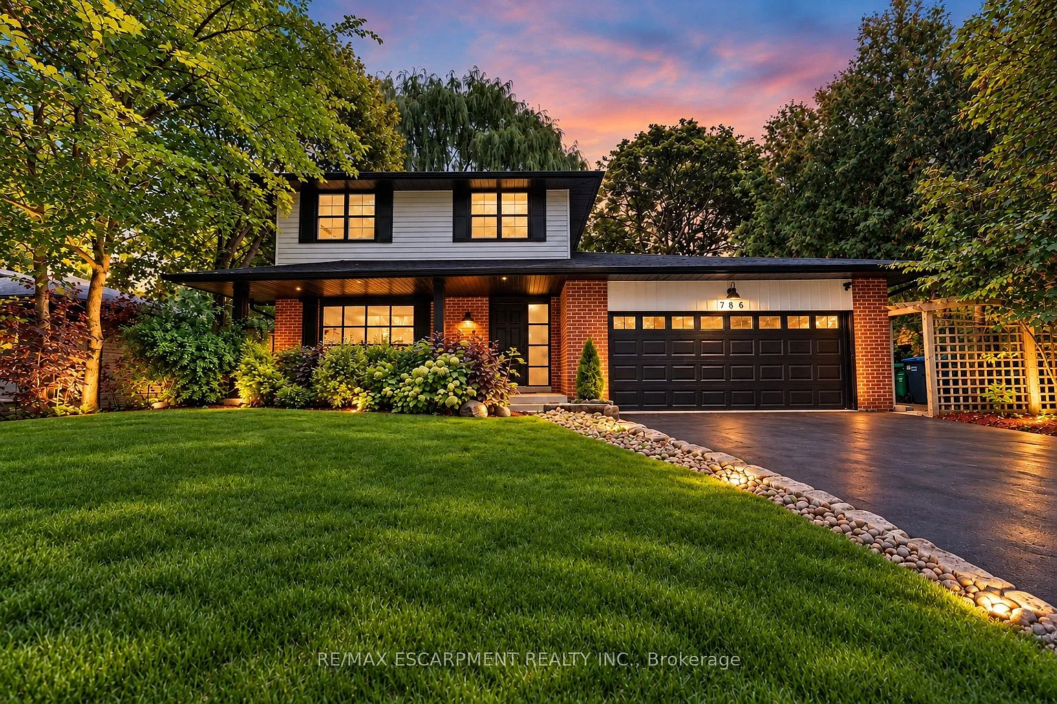 4 bed, $5,820 — Photo 1