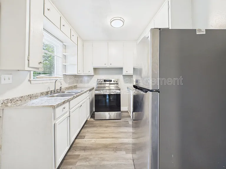 8028 Montgall Ave — Photo 8