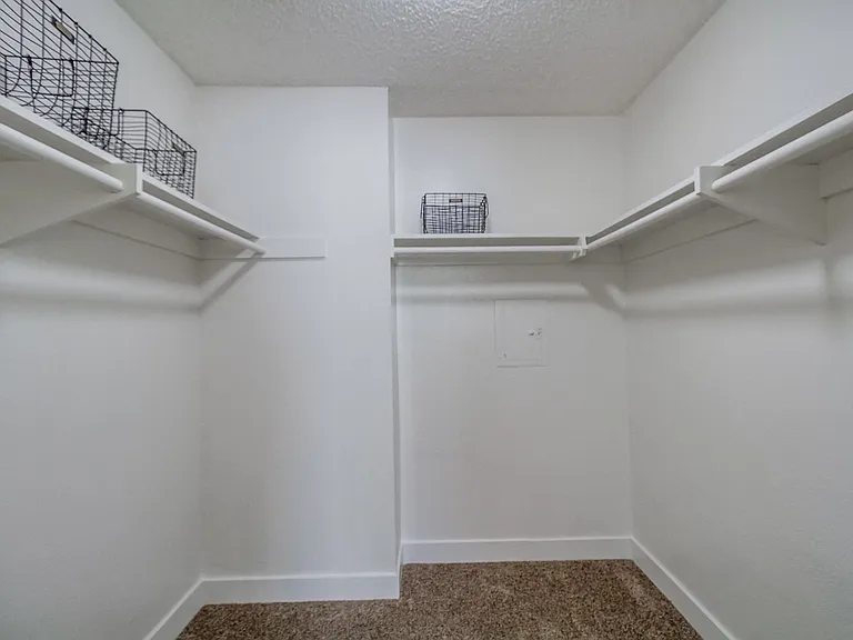 Mesa Vista Apartment Homes — Photo 24