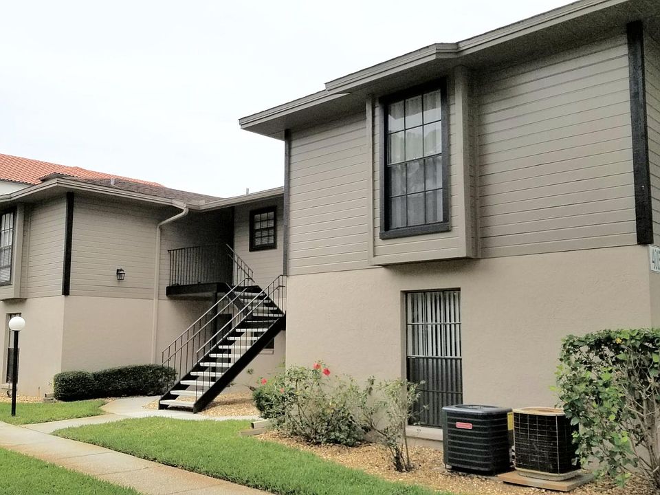 Exterior Building (Well Maintained Community)