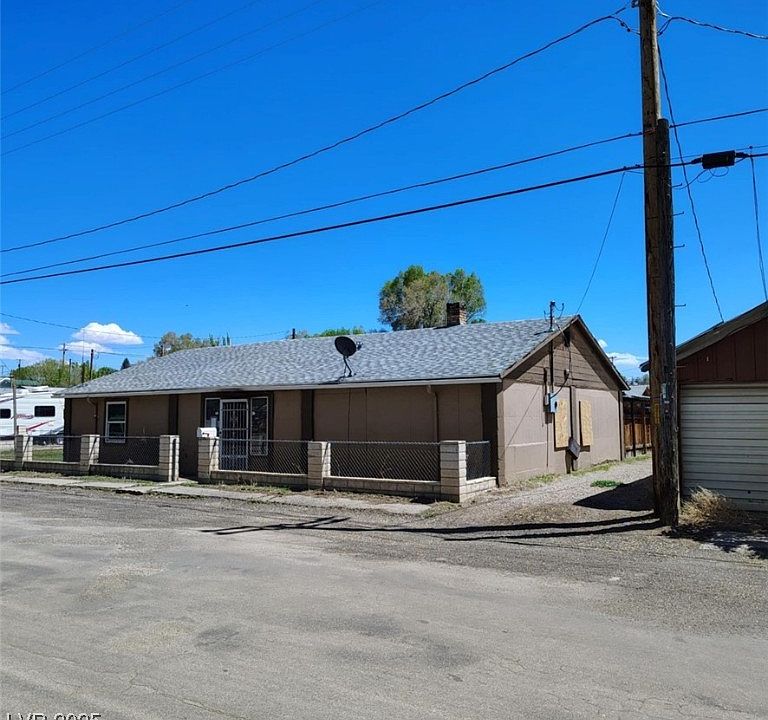 2nd image of 2051 North St