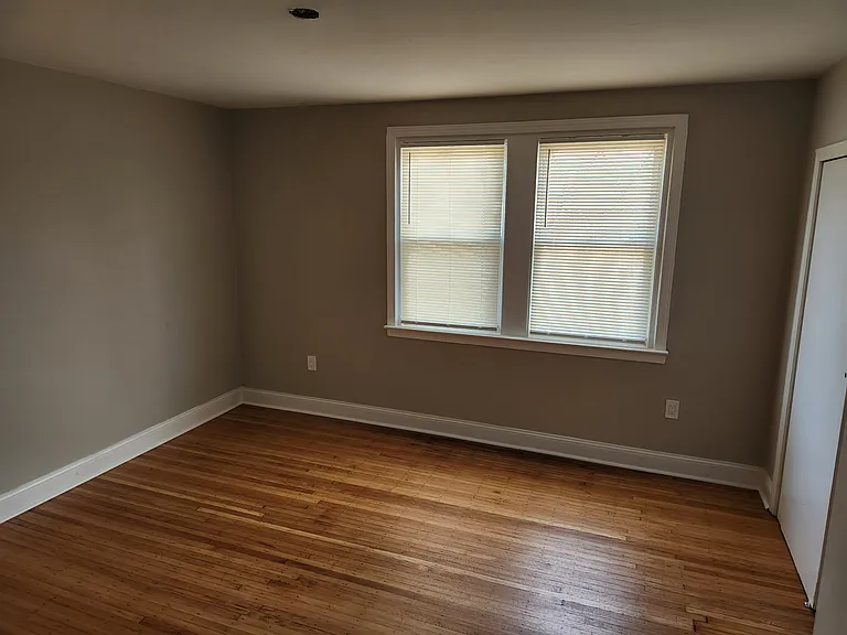 1834 Glenifer St — Photo 6