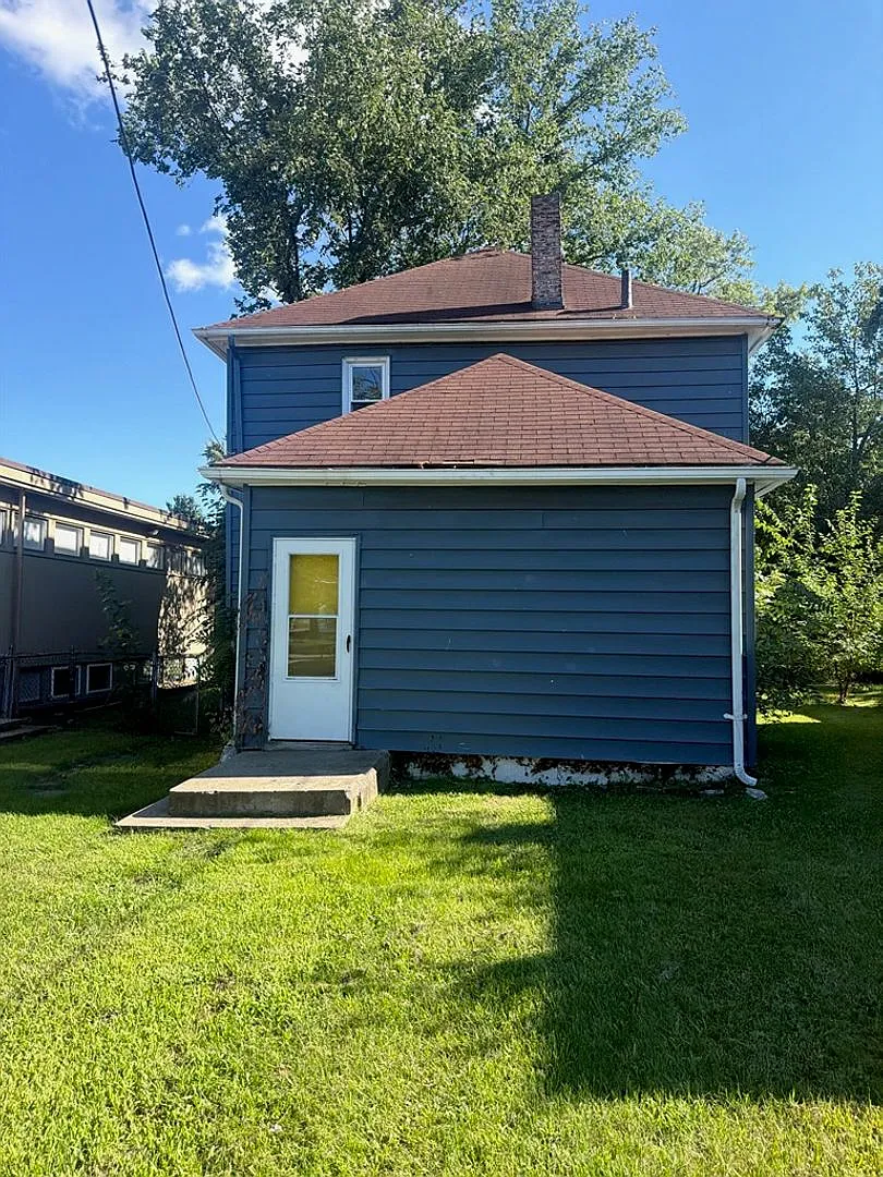 Large 4 bedroom 2 bathroom House — Photo 2