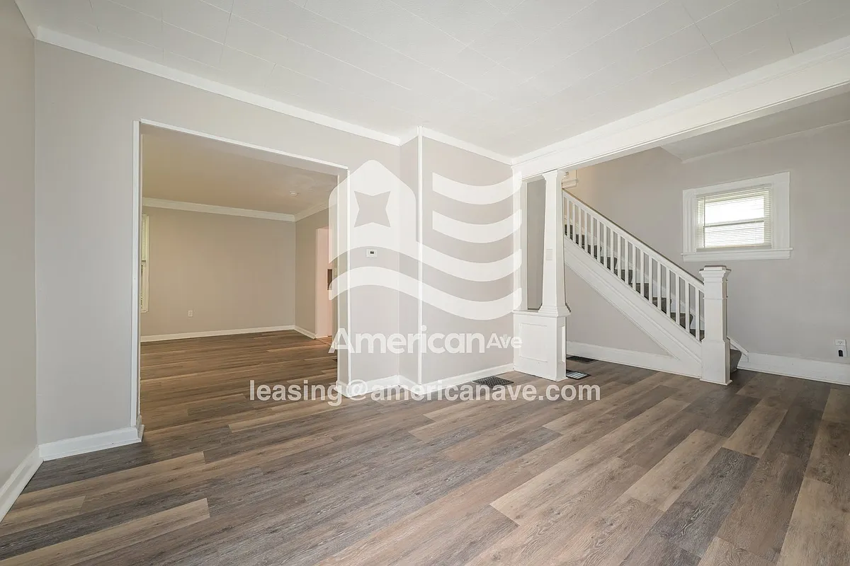 1181752_002_living_room_2.jpg - 428 Highland Ave