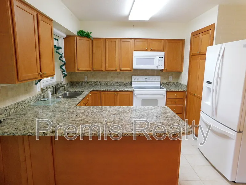 3 bed, 2.0 bath, 1298 sqft, $2,495 — Photo 4