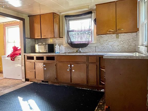 3rd image of 1821 Clay St