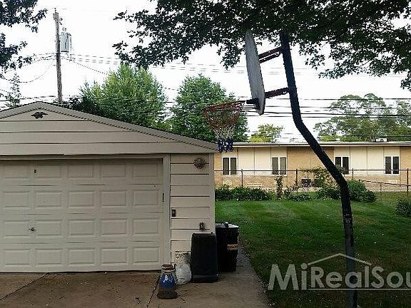 3rd image of 25700 Ursuline St