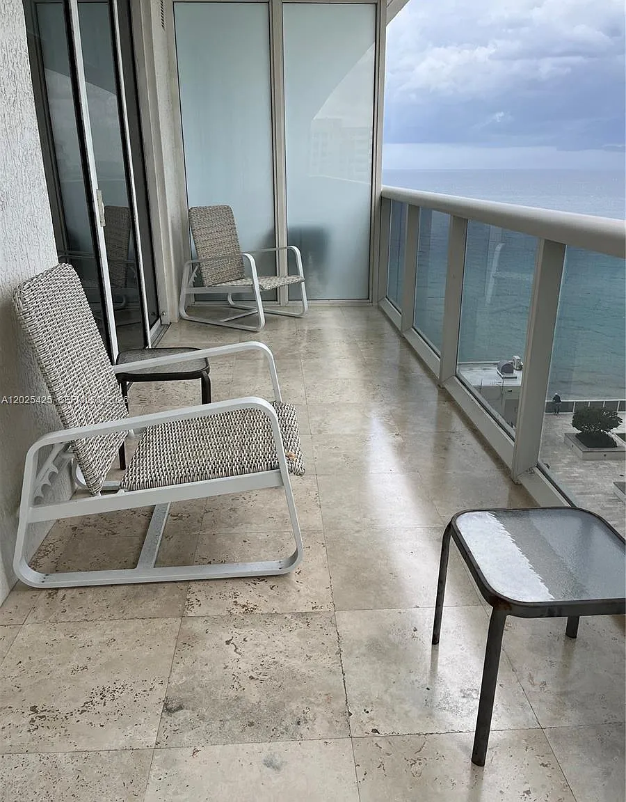 Beach Club Two — Photo 2