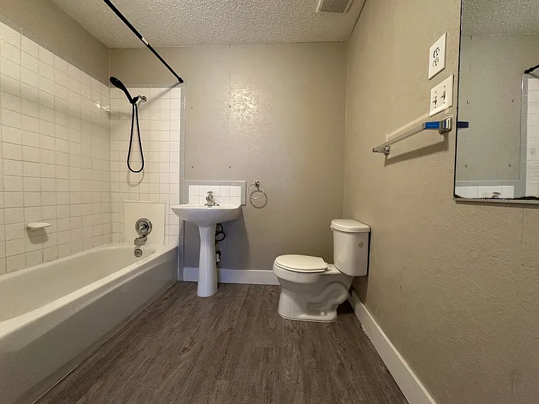 1467 Hialeah Dr #D — Photo 16