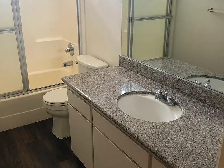 6-6037 Greenleaf Ave #6 — Photo 8