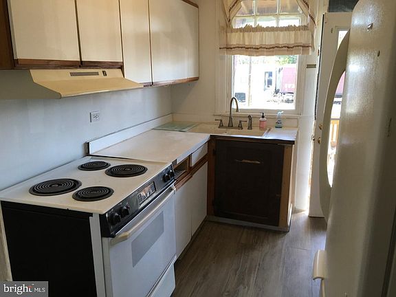 4th image of 318 S Burhans Blvd