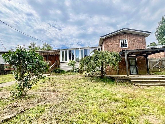 3rd image of 1310 Eastview Dr