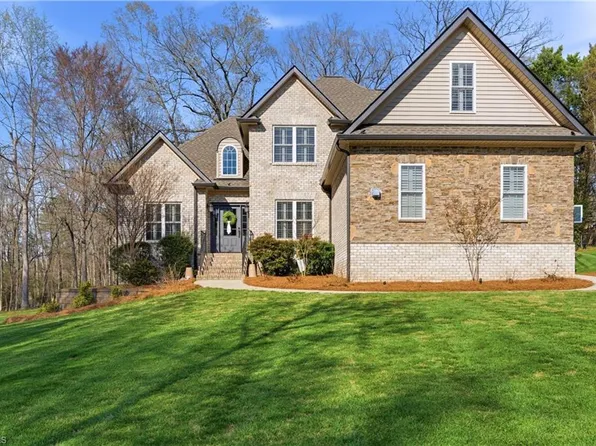 166 Fieldwood Dr, Advance, NC 27006