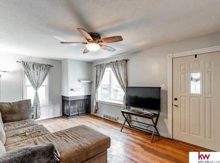 8216 Oakwood St, Ralston, NE 68127