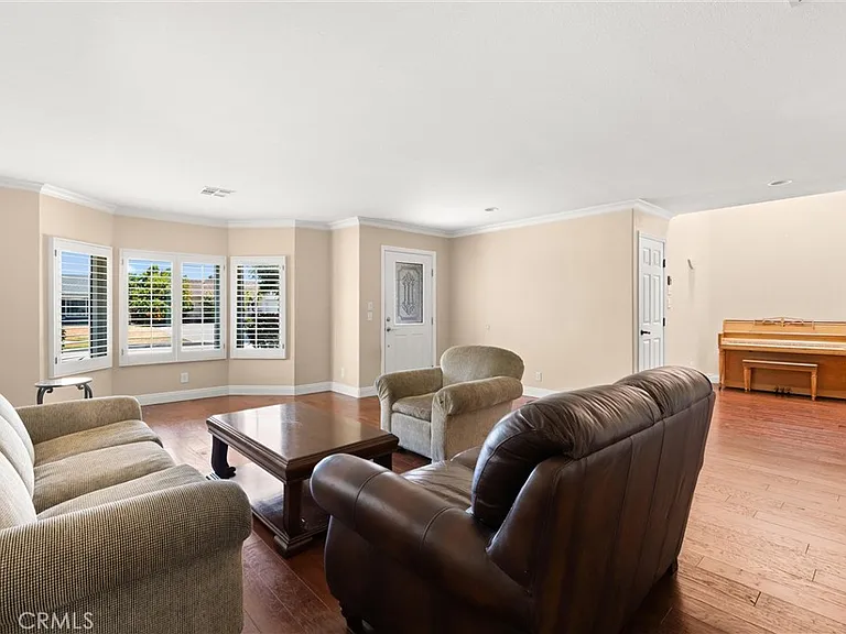 5081 Howard Ave — Photo 10
