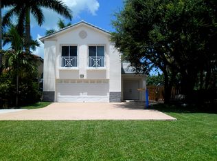 19436 NW 83rd Pl, Hialeah, FL 33015