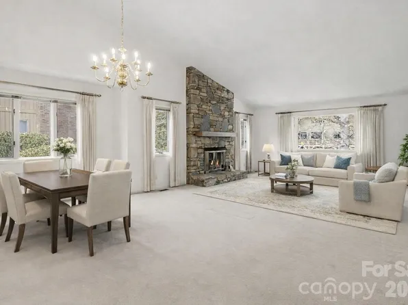 605 Red Oak Dr, Hendersonville, NC 28791