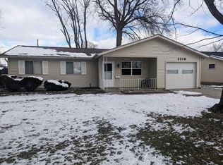 2216 Drake Dr, Fort Wayne, IN 46819