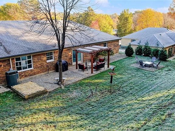3rd image of 916 Cedar Creek Cir